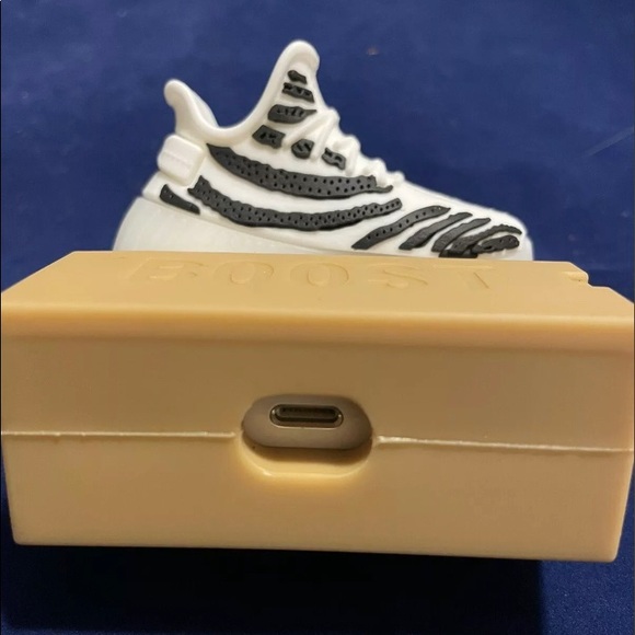 Yeezy boost 350 zebra Airpod gen 1&2 case - Picture 1 of 4